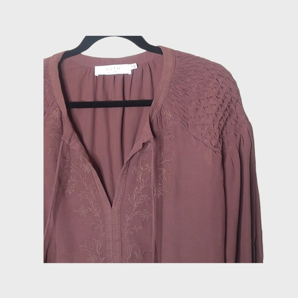 ASTR the Label Mauve Claudine Peasant Top - Picture 4 of 6
